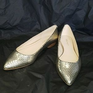 New! Textured gold pointed-toe flats sz 8